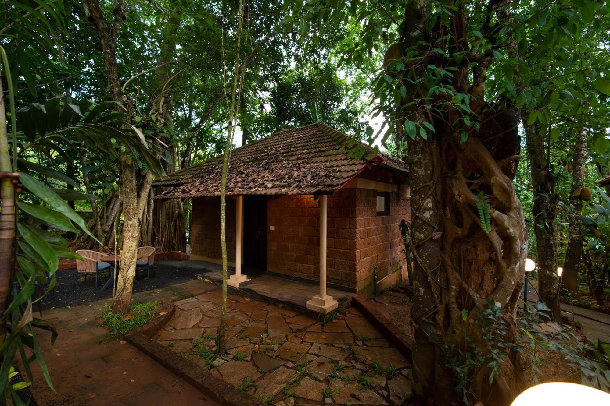 Raindrops Resorts Wayanad Султан Батери Екстериор снимка